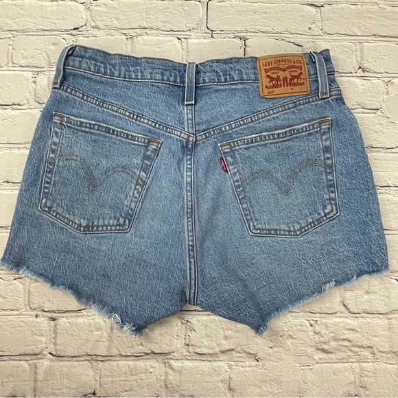 Women’s Levi’s 501 High Rise Blue Light Wash Short Size 29 - Picture 2 of 8